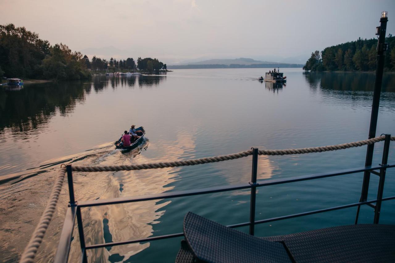 Hotel Aquachill Houseboat & Wellness Liptovský Trnovec Exterior foto